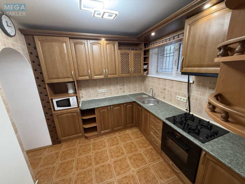 Оренда 3 кімнатної квартири, <a class="location-link" href="/kiev/" title="Недвижимость Київ">Київ</a>, <a class="location-link" href="/kiev/podolskij/" title="Недвижимость Подільський район">Подільський р-н</a>, Еленовская ул., 10 (изображение 1)
