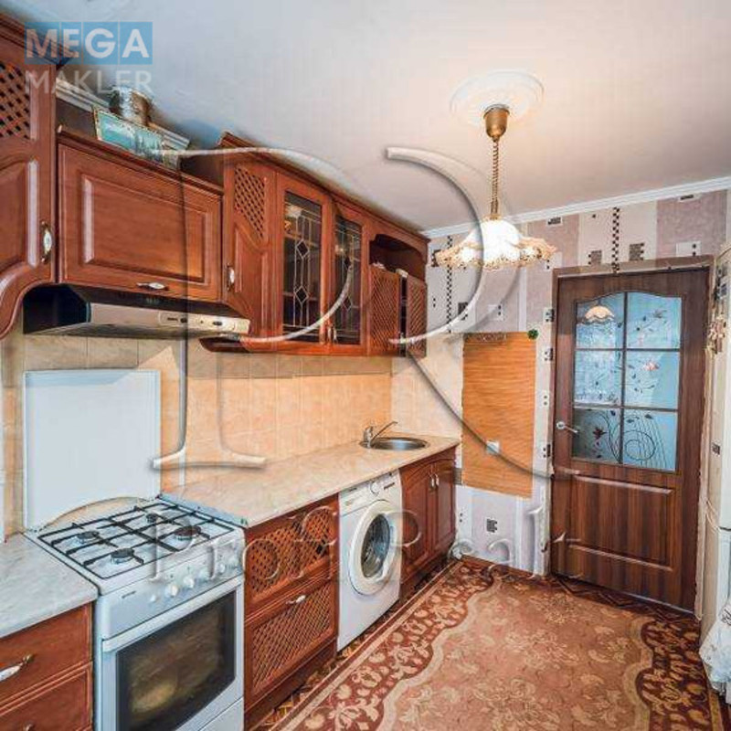 Продаж 3 кімнатної квартири (71/41/10), 4 пов. 4 пов. будинку, <a class="location-link" href="/kalinovka-selo-kv-makarovskij-rajon/" title="Недвижимость Калинівка">Калинівка</a>, Спортивная улиц а, 4 (изображение 1)