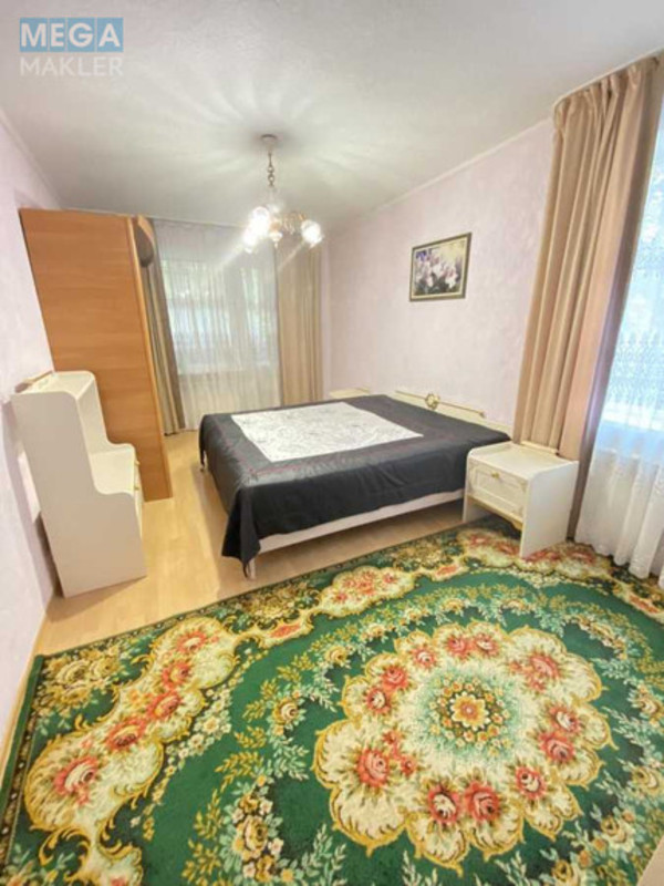 Оренда 3 кімнатної квартири, <a class="location-link" href="/kiev/" title="Недвижимость Київ">Київ</a>, <a class="location-link" href="/kiev/svyatoshinskij/" title="Недвижимость Святошинський район">Святошинський р-н</a>, Гната Юры ул., 2/12 (изображение 1)