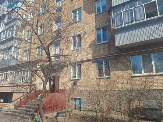 Продаж 2 кімнатної квартири (44/30/6), 4 пов. 5 пов. будинку, <a class="location-link" href="/kalinovka-pgt-kv/" title="Недвижимость Калинівка">Калинівка</a>, Центральна, 84 (изображение 1)