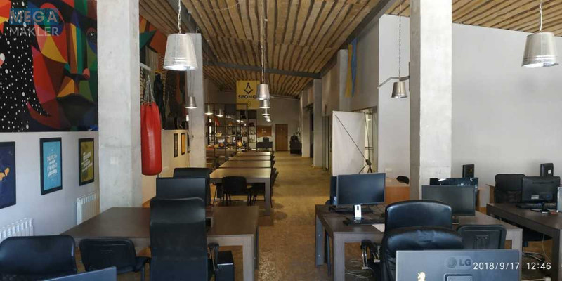 Оренда комерційної нерухомості, 330 кв.м, под офис, <a class="location-link" href="/odessa/" title="Недвижимость Одеса">Одеса</a>, <a class="location-link" href="/odessa/suvorovskij/" title="Недвижимость Суворовський район">Суворовський р-н</a>, Отамана Головатого, 92 (изображение 1)