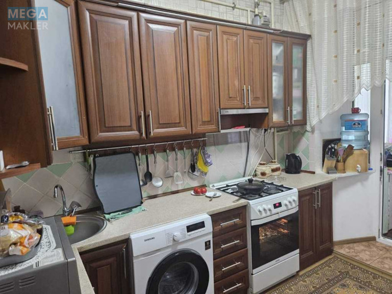 Продаж 3 кімнатної квартири (74/?/8), 1 пов. 2 пов. будинку, <a class="location-link" href="/kiev/" title="Недвижимость Київ">Київ</a>, <a class="location-link" href="/kiev/podolskij/" title="Недвижимость Подільський район">Подільський р-н</a>, Щекавицька вул., 44 (изображение 1)