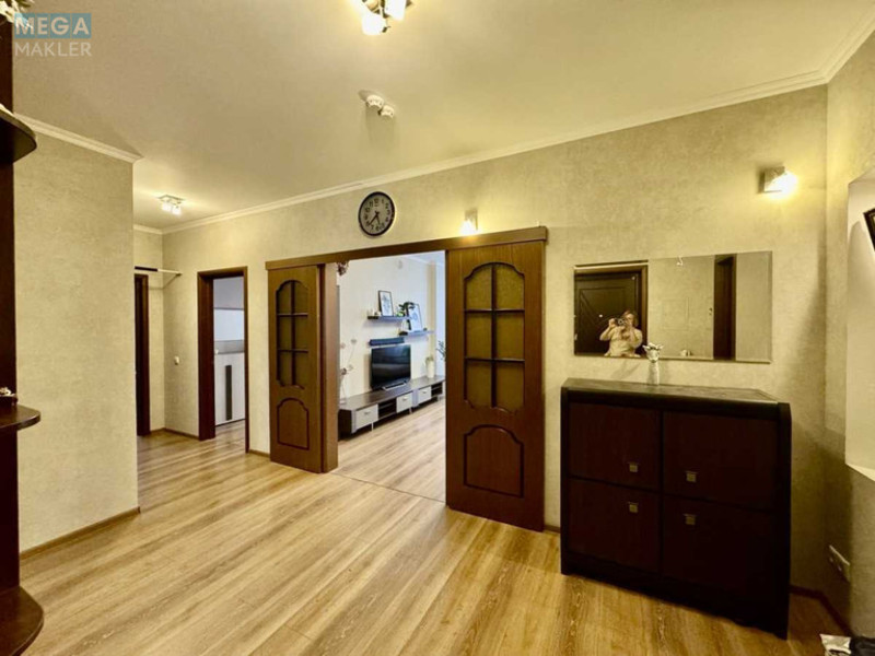 Оренда 3 кімнатної квартири, <a class="location-link" href="/kiev/" title="Недвижимость Київ">Київ</a>, <a class="location-link" href="/kiev/darnickij/" title="Недвижимость Дарницький район">Дарницький р-н</a>, Урлівська вул., 23а (изображение 1)