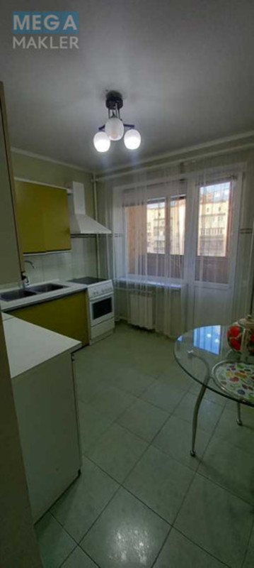 Оренда 3 кімнатної квартири, <a class="location-link" href="/kiev/" title="Недвижимость Київ">Київ</a>, <a class="location-link" href="/kiev/solomenskij/" title="Недвижимость Солом'янський район">Солом'янський р-н</a>, Митрополита Василия Липковского ул., 26 (изображение 1)