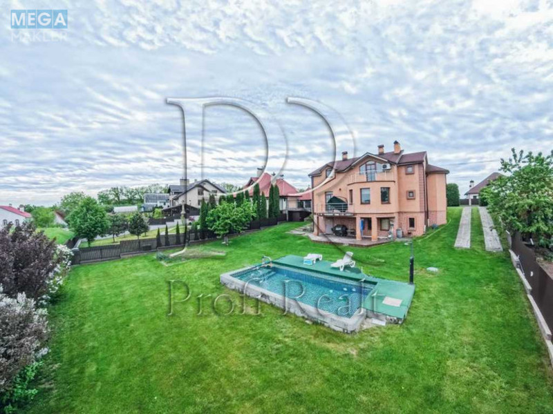 Продаж дома, 3 поверху, 290 кв.м, 7 кімнат, ділянка 15 соток, <a class="location-link" href="/hotov/" title="Недвижимость Хотів">Хотів</a>, Травнева вулиця (изображение 1)