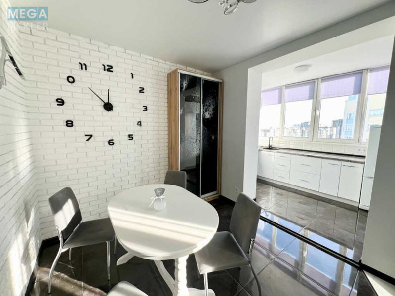 Продаж 2 кімнатної квартири (65/32/14), 9 пов. 10 пов. будинку, <a class="location-link" href="/sofievskaya-borshagovka/" title="Недвижимость Софіївська Борщагівка">Софіївська Борщагівка</a>, Боголюбова, 33 (изображение 1)