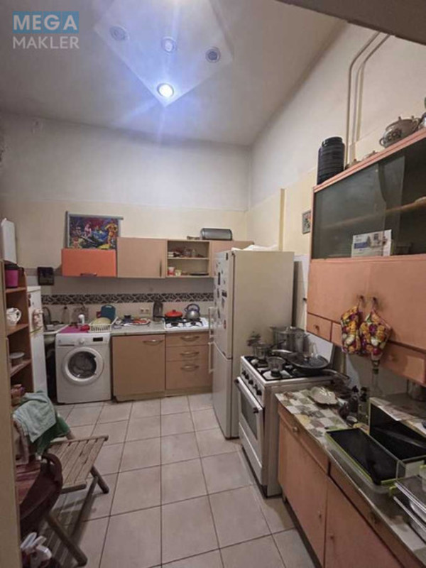Оренда кімнати (підселення), <a class="location-link" href="/odessa/" title="Недвижимость Одеса">Одеса</a>, <a class="location-link" href="/odessa/primorskij/" title="Недвижимость Приморський район">Приморський р-н</a>, Нежинская, 5 (изображение 1)