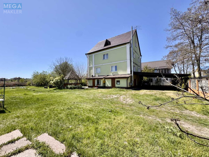 Продаж дома, 3 поверху, 298,40 кв.м, 7 кімнат, ділянка 20 соток, <a class="location-link" href="/podgorcy-selo/" title="Недвижимость Підгірці">Підгірці</a>, Озерна (изображение 1)