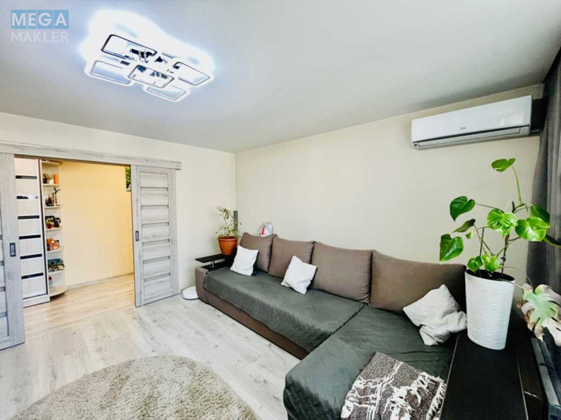 Продаж 3 кімнатної квартири (68,8/?/13), 8 пов. 9 пов. будинку, <a class="location-link" href="/kiev/" title="Недвижимость Київ">Київ</a>, <a class="location-link" href="/kiev/darnickij/" title="Недвижимость Дарницький район">Дарницький р-н</a>, Російська вул., 47 (изображение 1)