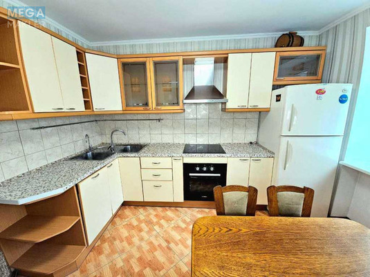Продаж 3 кімнатної квартири (89/47/10), 8 пов. 11 пов. будинку, <a class="location-link" href="/kiev/" title="Недвижимость Київ">Київ</a>, <a class="location-link" href="/kiev/pecherskij/" title="Недвижимость Печерський район">Печерський р-н</a>, Драгомирова ул., 2 (изображение 1)