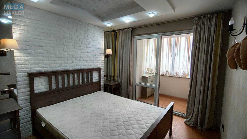 Оренда 3 кімнатної квартири, <a class="location-link" href="/kiev/" title="Недвижимость Київ">Київ</a>, <a class="location-link" href="/kiev/podolskij/" title="Недвижимость Подільський район">Подільський р-н</a>, Хорива вул., 22/28 (изображение 1)