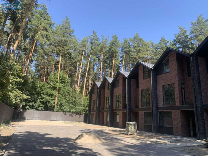 Продаж дома, 3&nbsp;поверху, 179&nbsp;кв.м, 5&nbsp;кімнат, ділянка 1&nbsp;сотка, <a class="location-link" href="/kiev/" title="Недвижимость Київ">Київ</a>, <a class="location-link" href="/kiev/obolonskij/" title="Недвижимость Оболонський район">Оболонський р-н</a>, Лісна вул., 81а (изображение 1)