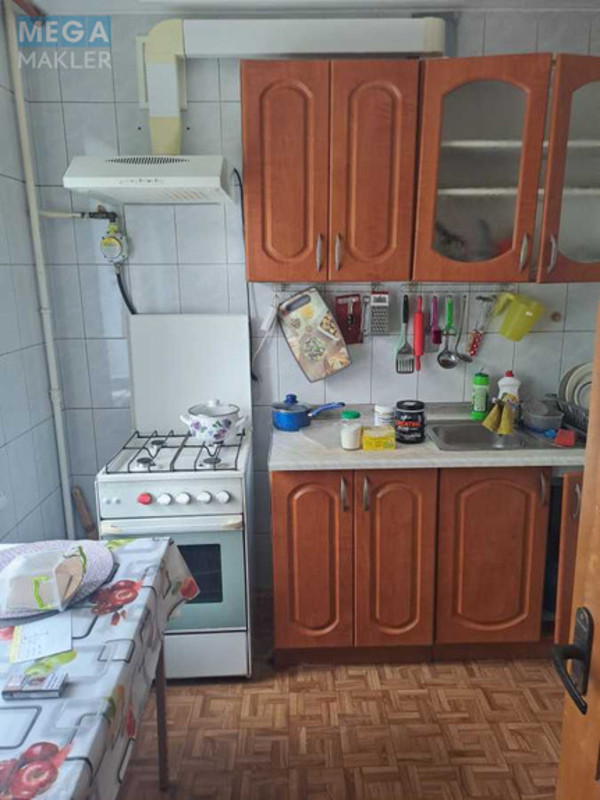 Продаж 3 кімнатної квартири (57/42/7), 3 пов. 5 пов. будинку, <a class="location-link" href="/kiev/" title="Недвижимость Київ">Київ</a>, <a class="location-link" href="/kiev/shevchenkovskij/" title="Недвижимость Шевченківський район">Шевченківський р-н</a>, Олени Теліги вул., 19/2 (изображение 1)
