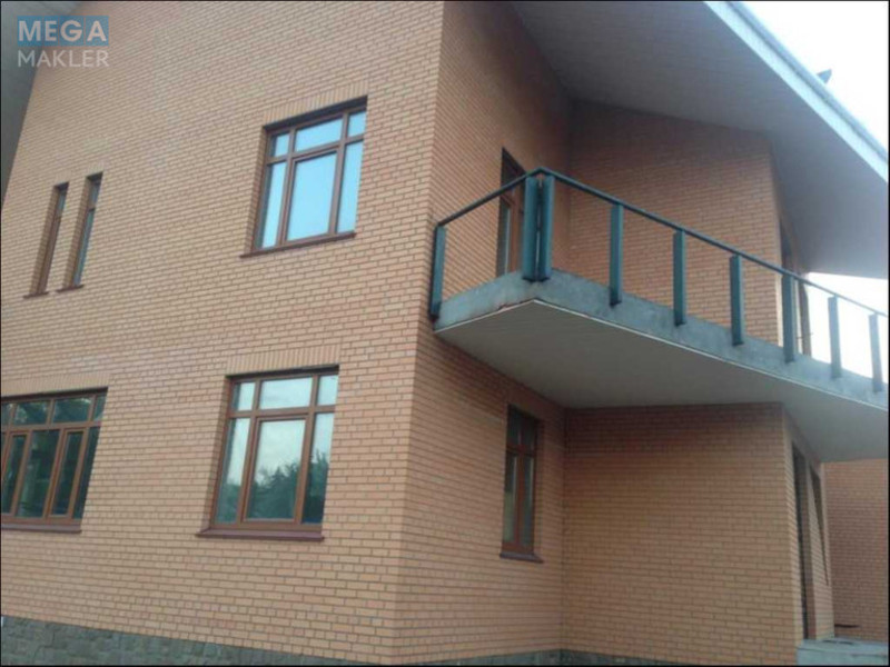 Продаж дома, 3&nbsp;поверху, 660&nbsp;кв.м, 10&nbsp;кімнат, ділянка 19&nbsp;соток, <a class="location-link" href="/kiev/" title="Недвижимость Київ">Київ</a>, <a class="location-link" href="/kiev/podolskij/" title="Недвижимость Подільський район">Подільський р-н</a>, Артезианский пер., 11 (изображение 1)