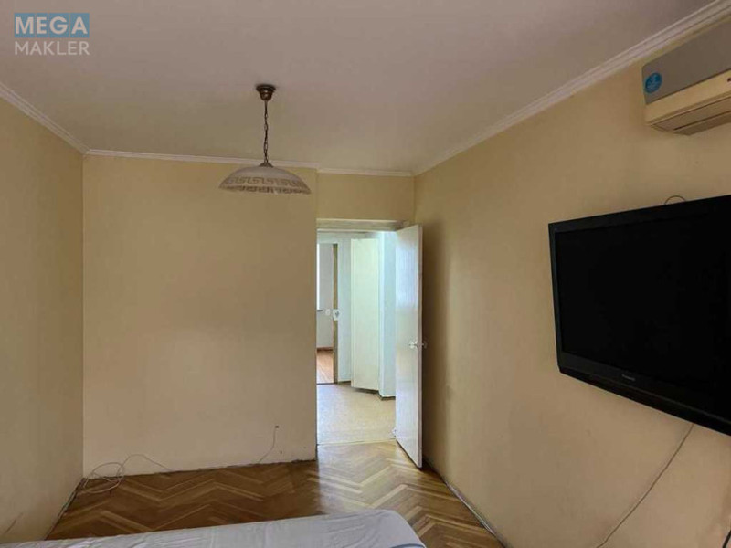 Продаж 3 кімнатної квартири (72/42/8), 7 пов. 9 пов. будинку, <a class="location-link" href="/kiev/" title="Недвижимость Київ">Київ</a>, <a class="location-link" href="/kiev/darnickij/" title="Недвижимость Дарницький район">Дарницький р-н</a>, Российская ул., 82а (изображение 1)