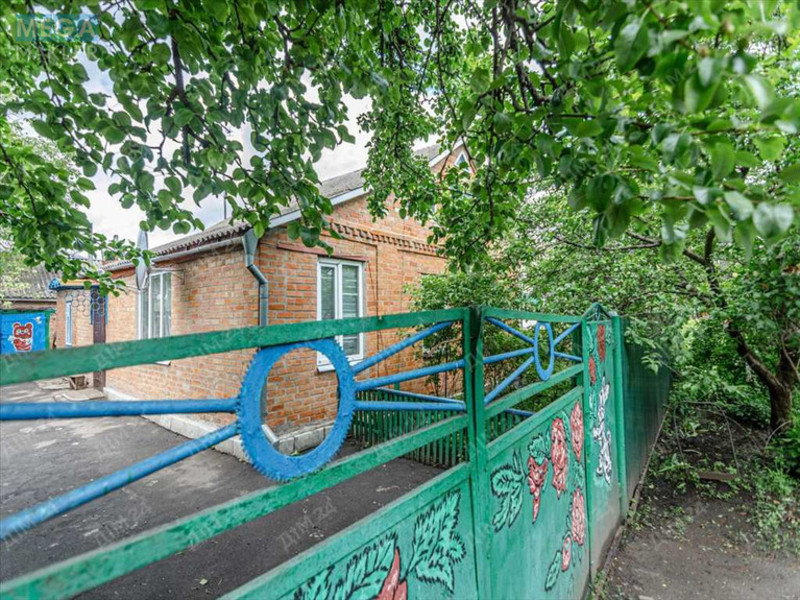 Продаж дома, 1 поверх, 65,50 кв.м, 3 кімнати, ділянка 11,20 соток, <a class="location-link" href="/karlovka/" title="Недвижимость Карлівка">Карлівка</a>, Центральна, 1 (изображение 1)