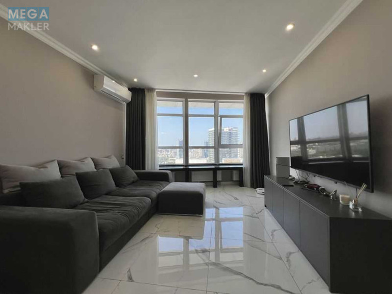 Продаж 3 кімнатної квартири (131/50/40), 21 пов. 45 пов. будинку, <a class="location-link" href="/kiev/" title="Недвижимость Київ">Київ</a>, <a class="location-link" href="/kiev/pecherskij/" title="Недвижимость Печерський район">Печерський р-н</a>, Кловский спуск, 7 (изображение 1)