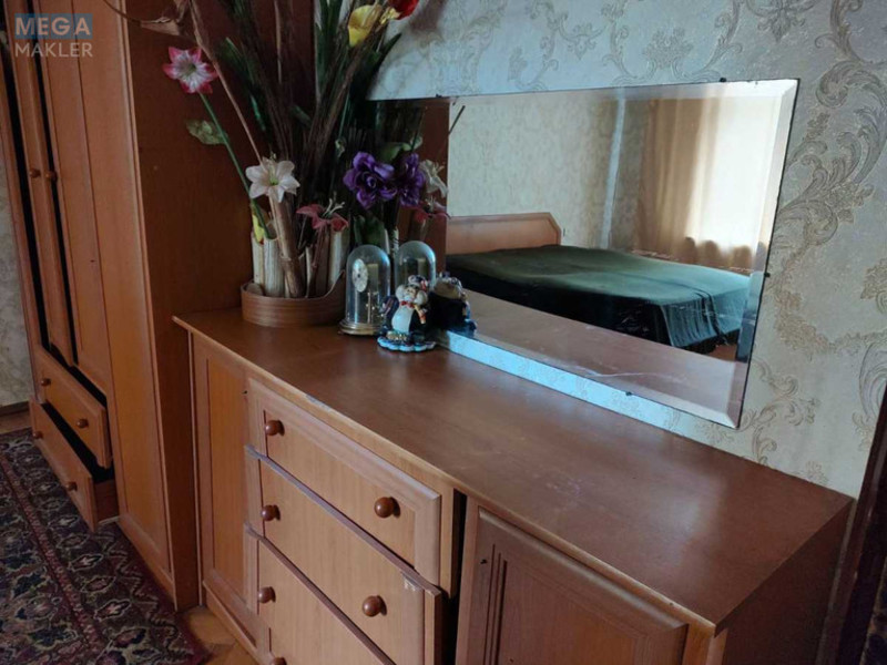 Оренда кімнати (підселення), <a class="location-link" href="/kiev/" title="Недвижимость Київ">Київ</a>, <a class="location-link" href="/kiev/darnickij/" title="Недвижимость Дарницький район">Дарницький р-н</a>, Харьковское шоссе, 13 (изображение 1)