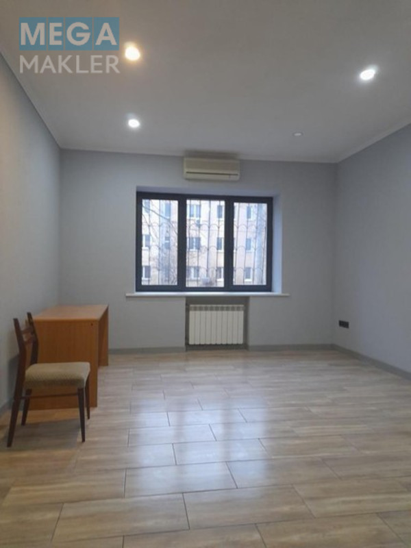 Продаж 2 кімнатної квартири (64,7/42,1/8,3), 1 пов. 4 пов. будинку, <a class="location-link" href="/kiev/" title="Недвижимость Київ">Київ</a>, <a class="location-link" href="/kiev/solomenskij/" title="Недвижимость Солом'янський район">Солом'янський р-н</a>, Максима Токарєва (Вузівська) 4 (изображение 1)
