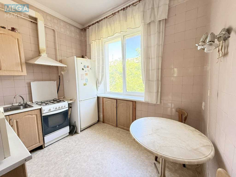 Продаж 3 кімнатної квартири (65/43/7,5), 3 пов. 5 пов. будинку, <a class="location-link" href="/kiev/" title="Недвижимость Київ">Київ</a>, <a class="location-link" href="/kiev/dneprovskij/" title="Недвижимость Дніпровський район">Дніпровський р-н</a>, Бажова вул., 11/8 (изображение 1)
