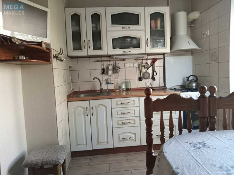 Оренда кімнати (підселення), <a class="location-link" href="/kiev/" title="Недвижимость Київ">Київ</a>, <a class="location-link" href="/kiev/obolonskij/" title="Недвижимость Оболонський район">Оболонський р-н</a>, Приозерна вул., 10г (изображение 1)