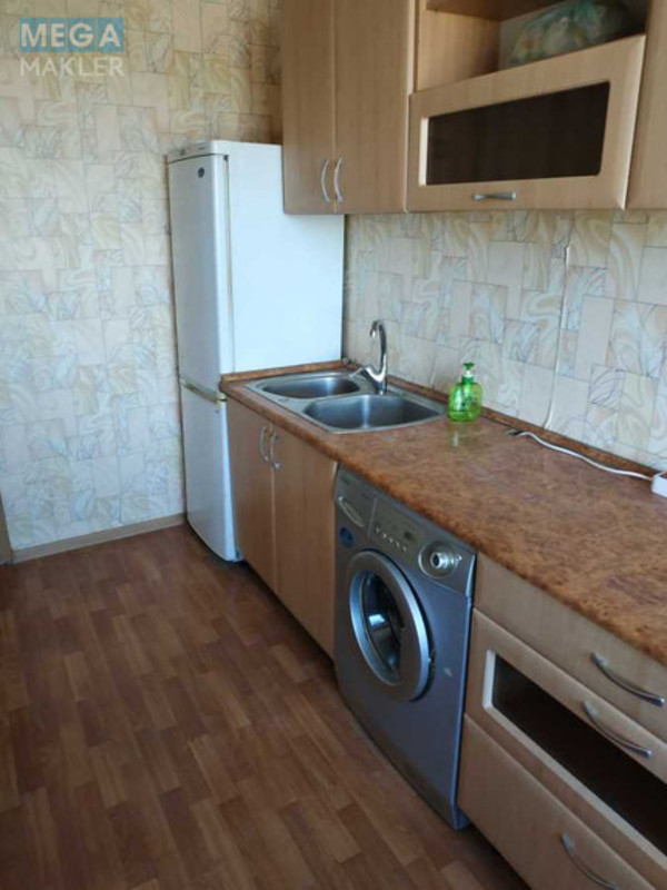 Оренда 4 кімнатні квартири, <a class="location-link" href="/odessa/" title="Недвижимость Одеса">Одеса</a>, <a class="location-link" href="/odessa/malinovskij/" title="Недвижимость Малиновський район">Малиновський р-н</a>, Малиновского, 16 (изображение 1)