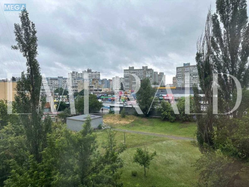 Продаж 2 кімнатної квартири (51,1/30,6/7,9), 4 пов. 9 пов. будинку, <a class="location-link" href="/kiev/" title="Недвижимость Київ">Київ</a>, <a class="location-link" href="/kiev/desnyanskij/" title="Недвижимость Деснянський район">Деснянський р-н</a>, Владимира Маяковского просп., 8 (изображение 1)