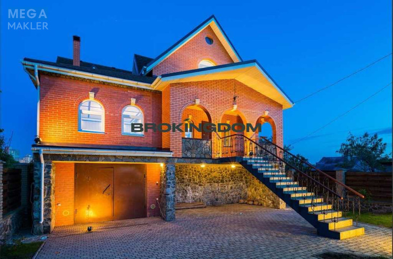 Продаж дома, 3 поверху, 289 кв.м, 5 кімнат, ділянка 6 соток, <a class="location-link" href="/kiev/" title="Недвижимость Київ">Київ</a>, <a class="location-link" href="/kiev/svyatoshinskij/" title="Недвижимость Святошинський район">Святошинський р-н</a>, переулок Октябрьский, 6 (изображение 1)
