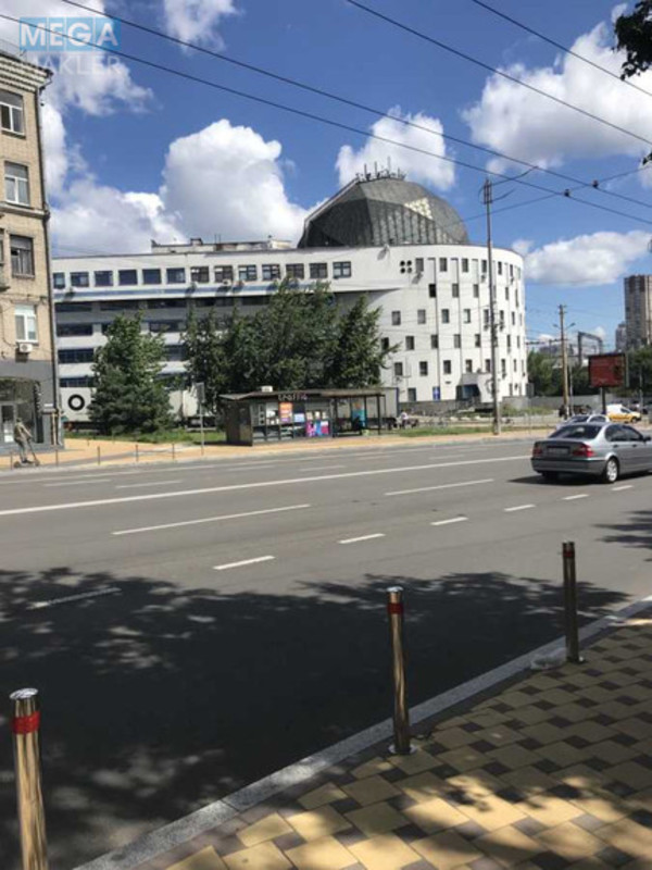 Оренда комерційної нерухомості, 15 кв.м, под магазин, <a class="location-link" href="/kiev/" title="Недвижимость Київ">Київ</a>, <a class="location-link" href="/kiev/solomenskij/" title="Недвижимость Солом'янський район">Солом'янський р-н</a>, Митрополита Василя Липківського вул., 8 (изображение 1)