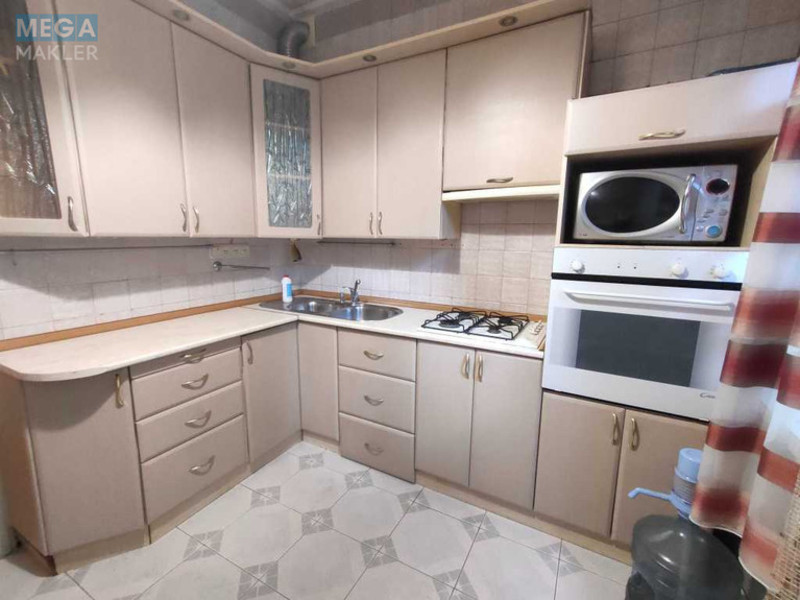 Оренда 2 кімнатної квартири, <a class="location-link" href="/kiev/" title="Недвижимость Київ">Київ</a>, <a class="location-link" href="/kiev/solomenskij/" title="Недвижимость Солом'янський район">Солом'янський р-н</a>, Пітерська вул., 3 (изображение 1)