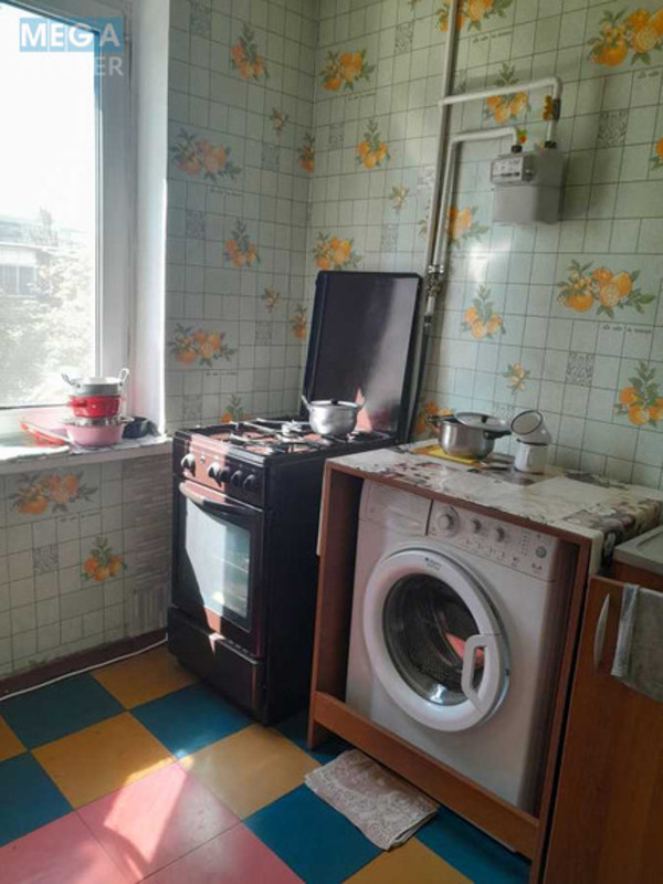 Оренда кімнати (підселення), <a class="location-link" href="/kiev/" title="Недвижимость Київ">Київ</a>, <a class="location-link" href="/kiev/svyatoshinskij/" title="Недвижимость Святошинський район">Святошинський р-н</a>, Леся Курбаса просп., 4 (изображение 1)