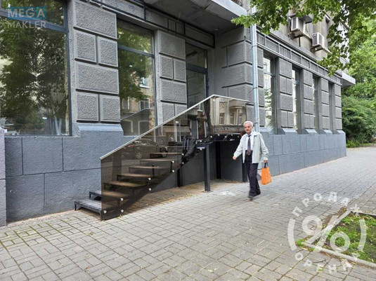 Продаж комерційної нерухомості, 147&nbsp;кв.м, под магазин, <a class="location-link" href="/kiev/" title="Недвижимость Київ">Київ</a>, <a class="location-link" href="/kiev/pecherskij/" title="Недвижимость Печерський район">Печерський р-н</a>, Інститутська вул., 24/7 (изображение 1)