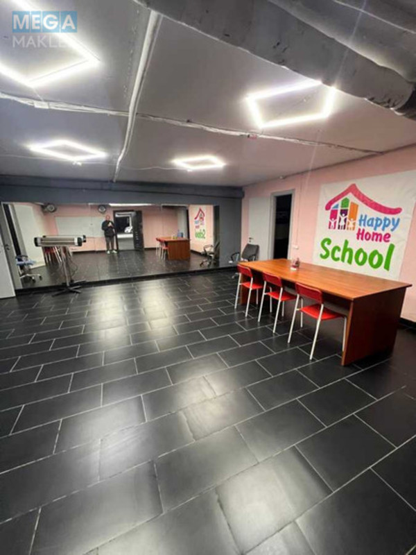 Продаж комерційної нерухомості, 131 кв.м, под офис, <a class="location-link" href="/kiev/" title="Недвижимость Київ">Київ</a>, <a class="location-link" href="/kiev/dneprovskij/" title="Недвижимость Дніпровський район">Дніпровський р-н</a>, Евгения Маланюка ул., 55 (изображение 1)
