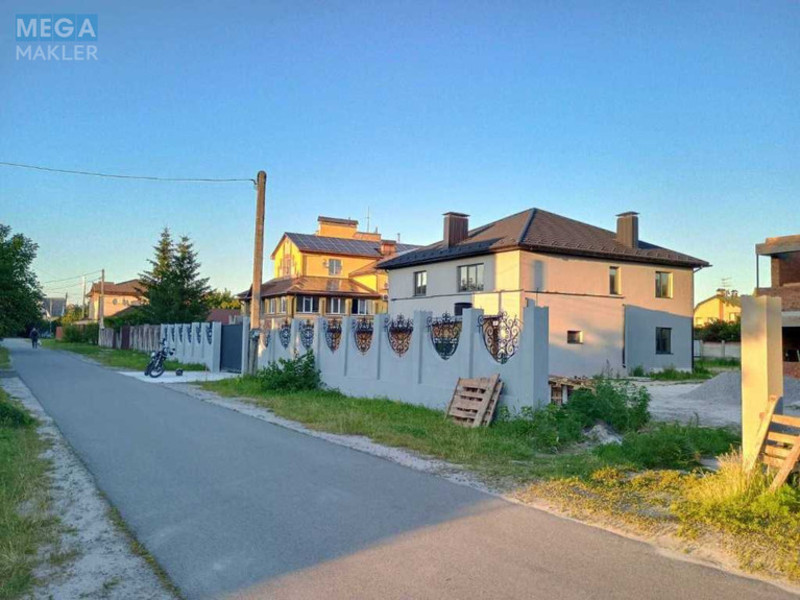Продаж дома, 2 поверху, 267 кв.м, 5 кімнат, ділянка 10,20 соток, <a class="location-link" href="/pogreby-selo-kv-brovarskij-rajon/" title="Недвижимость Погреби">Погреби</a>, Ратушного, 6 (изображение 1)