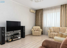 Продаж 3 кімнатної квартири (120/59/14), 10 пов. 17 пов. будинку