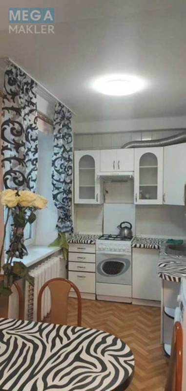Оренда 3 кімнатної квартири, <a class="location-link" href="/kiev/" title="Недвижимость Київ">Київ</a>, <a class="location-link" href="/kiev/shevchenkovskij/" title="Недвижимость Шевченківський район">Шевченківський р-н</a>, Мельникова ул., 18 (изображение 1)