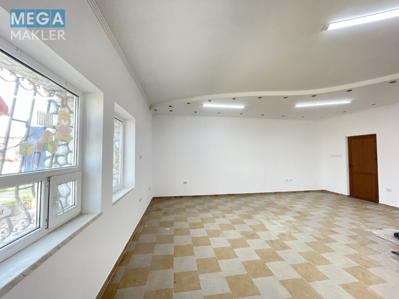 Оренда приміщення у нежитловому будинку, свіжий ремонт, <a class="location-link" href="/komarno/" title="Недвижимость Комарно">Комарно</a>, Івана Франка 10 (изображение 1)