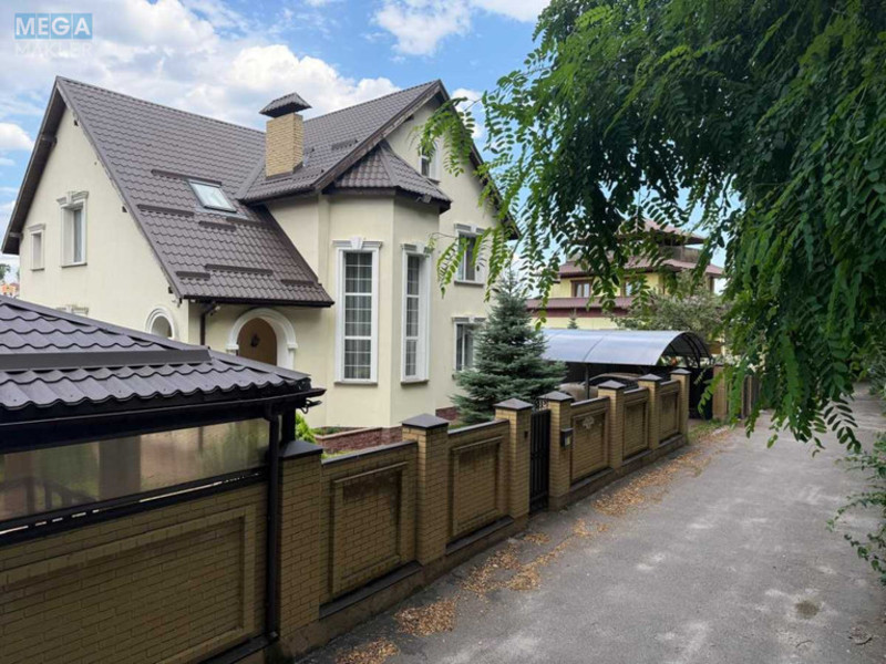 Продаж дома, 2 поверху, 350 кв.м, 7 кімнат, ділянка 8 соток, <a class="location-link" href="/kiev/" title="Недвижимость Київ">Київ</a>, <a class="location-link" href="/kiev/goloseevskij/" title="Недвижимость Голосіївський район">Голосіївський р-н</a>, Максима Рильського вул. (изображение 1)