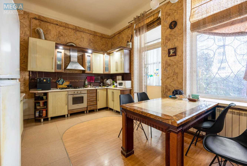 Продаж 4 кімнатної квартири (154/69/15), 1 пов. 3 пов. будинку, <a class="location-link" href="/lviv/" title="Недвижимость Львів">Львів</a>, <a class="location-link" href="/lviv/frankovskij/" title="Недвижимость Франківський район">Франківський р-н</a>, Жуковського (изображение 1)