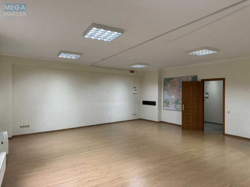 Продаж комерційної нерухомості, 212&nbsp;кв.м, под офис, <a class="location-link" href="/kiev/" title="Недвижимость Київ">Київ</a>, <a class="location-link" href="/kiev/solomenskij/" title="Недвижимость Солом'янський район">Солом'янський р-н</a>, Эрнста ул., 16В (изображение 1)