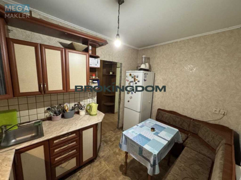 Продаж 3 кімнатної квартири (82/42/8), 1 пов. 13 пов. будинку, <a class="location-link" href="/kiev/" title="Недвижимость Київ">Київ</a>, <a class="location-link" href="/kiev/solomenskij/" title="Недвижимость Солом'янський район">Солом'янський р-н</a>, Комарова Космонавта пр-т, 10а (изображение 1)