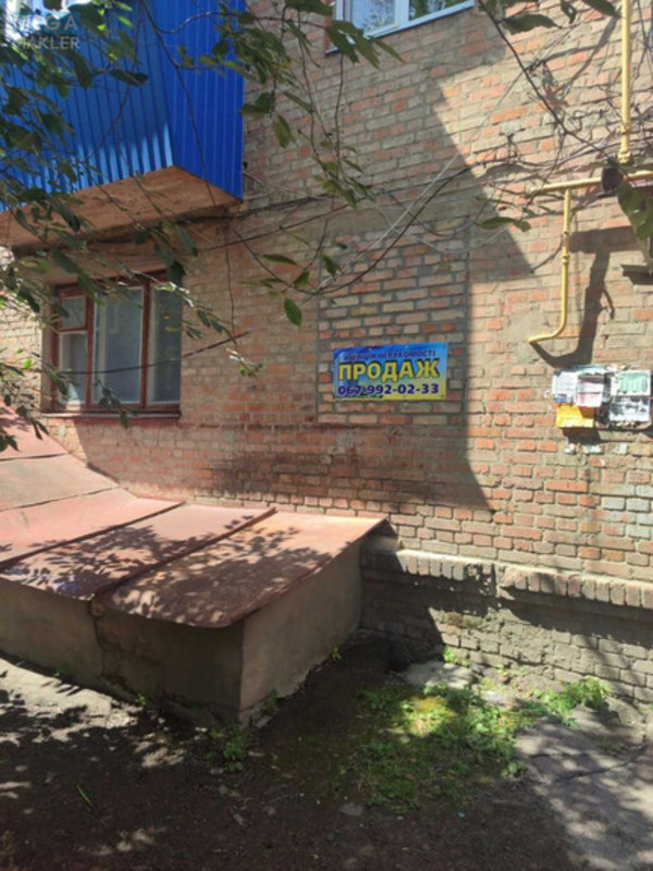 Продаж 3 кімнатної квартири (43/30/7), 1 пов. 3 пов. будинку, <a class="location-link" href="/smela/" title="Недвижимость Сміла">Сміла</a>, Бульвар Графа Бобринського (изображение 1)