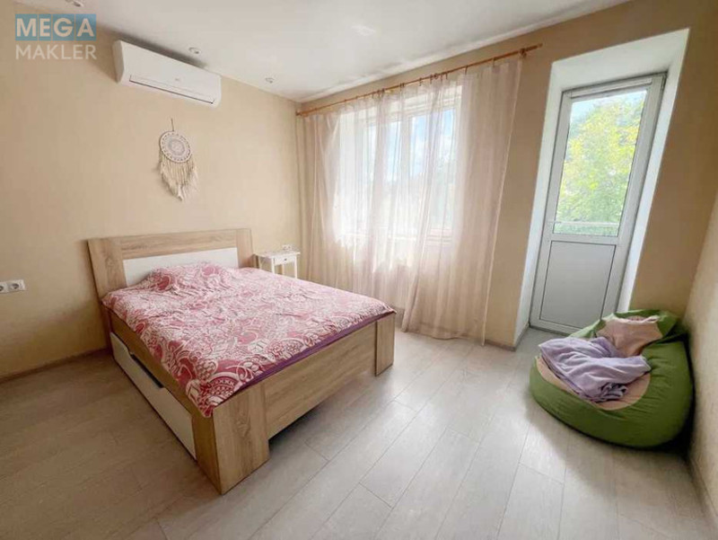 Оренда 1 кімнатної квартири, <a class="location-link" href="/kiev/" title="Недвижимость Київ">Київ</a>, <a class="location-link" href="/kiev/goloseevskij/" title="Недвижимость Голосіївський район">Голосіївський р-н</a>, Академіка Лебедєва вул., 1 (изображение 1)