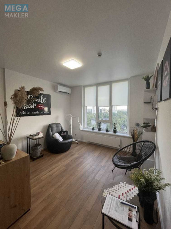 Продаж комерційної нерухомості, 20&nbsp;кв.м, <a class="location-link" href="/kiev/" title="Недвижимость Київ">Київ</a>, <a class="location-link" href="/kiev/svyatoshinskij/" title="Недвижимость Святошинський район">Святошинський р-н</a>, Василя Стуса вул., 35б (изображение 1)