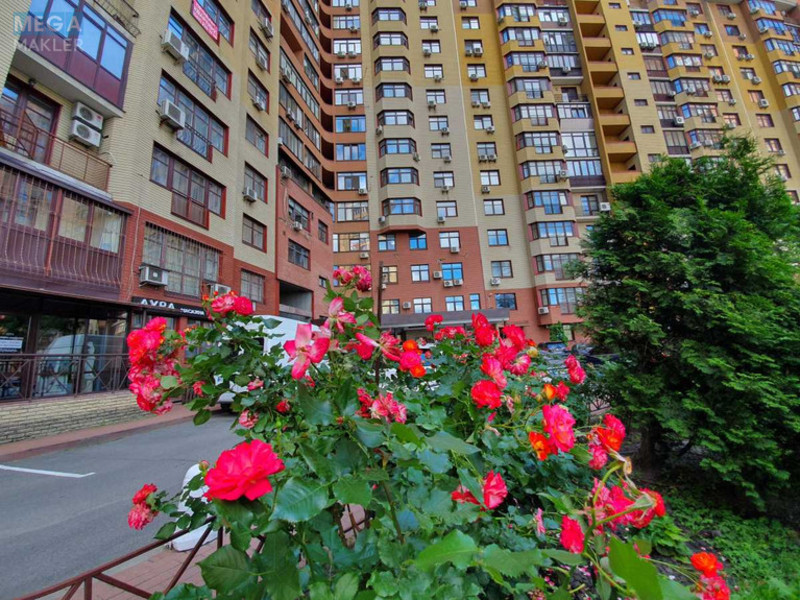 Оренда 3 кімнатної квартири, <a class="location-link" href="/kiev/" title="Недвижимость Київ">Київ</a>, <a class="location-link" href="/kiev/pecherskij/" title="Недвижимость Печерський район">Печерський р-н</a>, Євгена Коновальця вул., 32б (изображение 1)