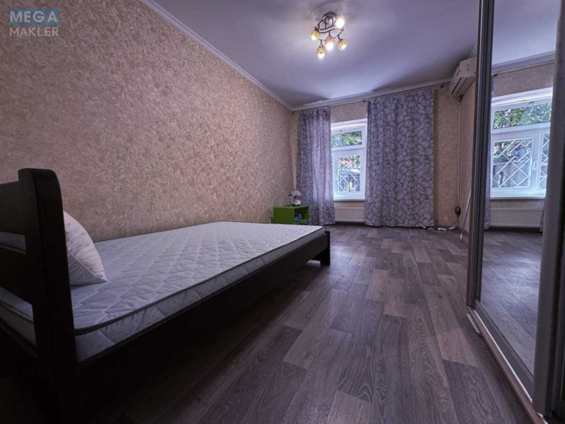 Оренда 1 кімнатної квартири, <a class="location-link" href="/odessa/" title="Недвижимость Одеса">Одеса</a>, <a class="location-link" href="/odessa/primorskij/" title="Недвижимость Приморський район">Приморський р-н</a>, Соборная площадь, 12 (изображение 1)