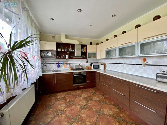 Продаж дома, 3&nbsp;поверху, 322&nbsp;кв.м, 6&nbsp;кімнат, ділянка 6&nbsp;соток, <a class="location-link" href="/borispol/" title="Недвижимость Бориспіль">Бориспіль</a>, Братуся (изображение 1)