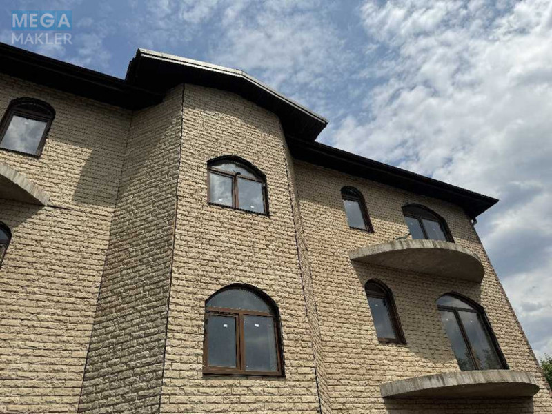 Продаж дома, 3 поверху, 140,60 кв.м, 3 кімнати, ділянка 7 соток, <a class="location-link" href="/kiev/" title="Недвижимость Київ">Київ</a>, <a class="location-link" href="/kiev/podolskij/" title="Недвижимость Подільський район">Подільський р-н</a>, Рожева вул., 4 (изображение 1)