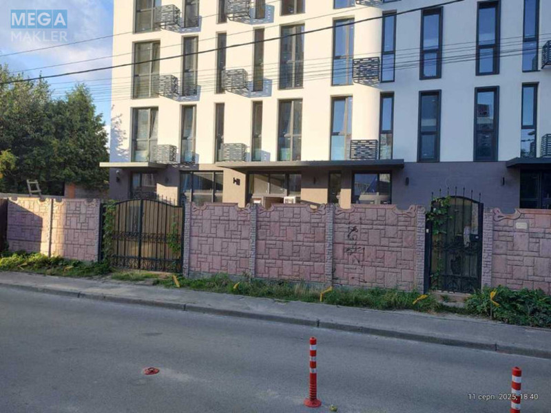 Оренда комерційної нерухомості, 90&nbsp;кв.м, под магазин, <a class="location-link" href="/kiev/" title="Недвижимость Київ">Київ</a>, <a class="location-link" href="/kiev/svyatoshinskij/" title="Недвижимость Святошинський район">Святошинський р-н</a>, Осіння вул., 28 (изображение 1)