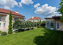 Продаж дома, 2 поверху, 275 кв.м, 5 кімнат, ділянка 12 соток